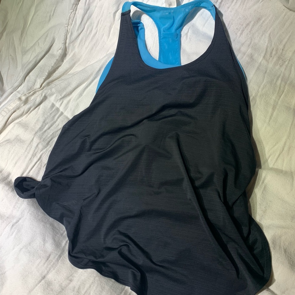 Fabletics sports bra / top